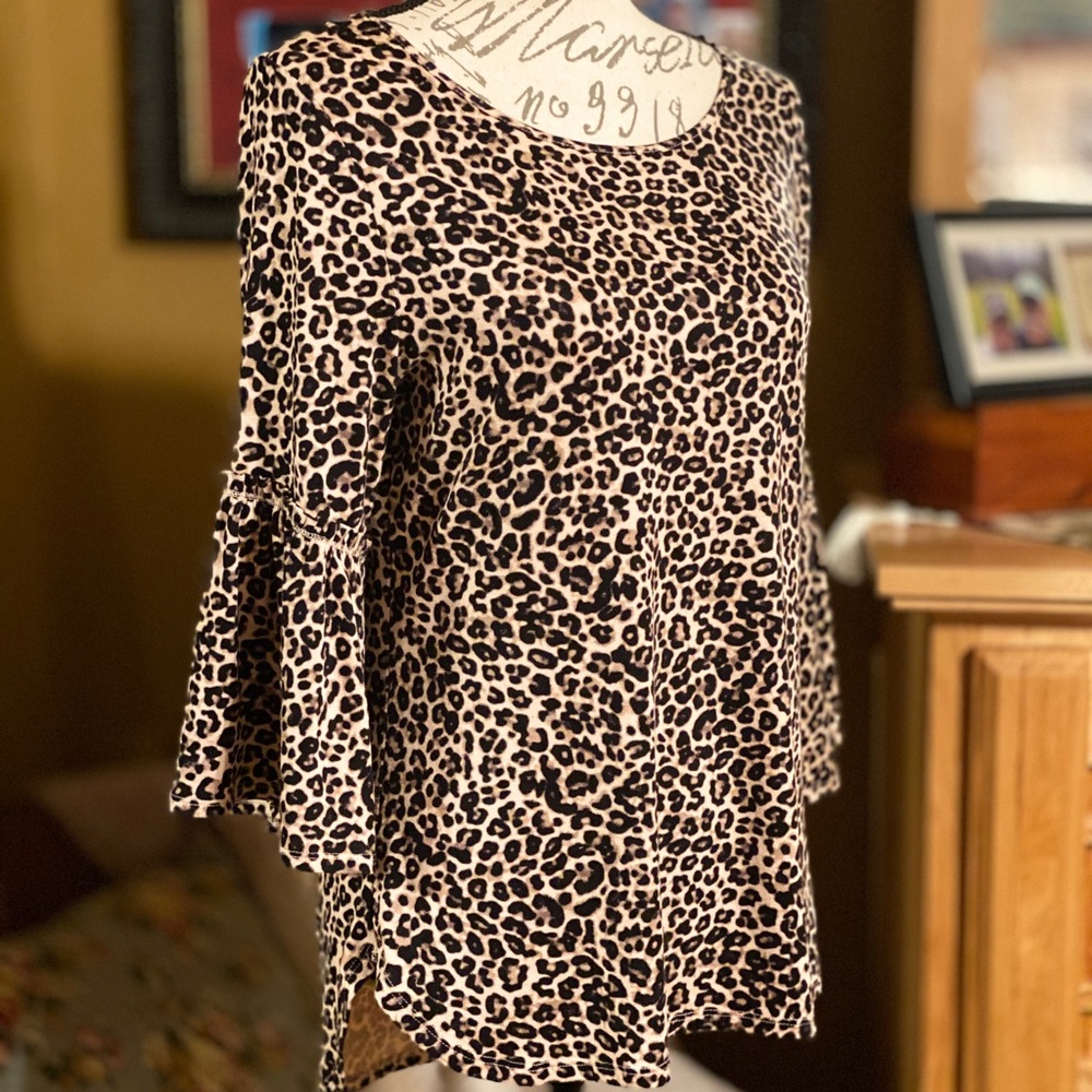 Pretty 3/4 Bell Sleeve Animal Print Tunic Top